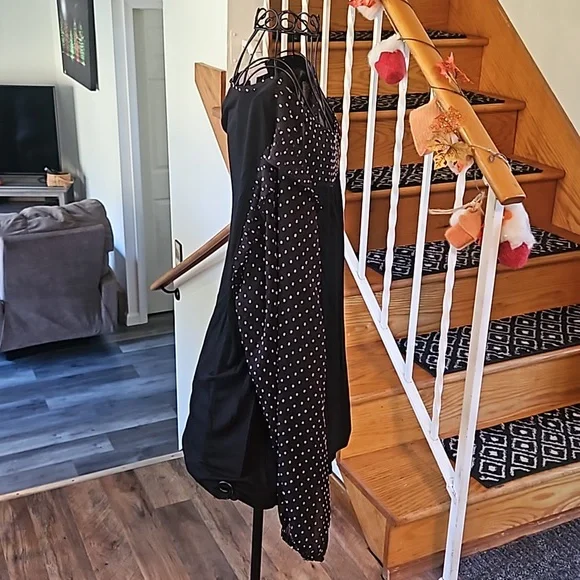 👚LOFT BLACK AND PRINT TOP👚 - Picture 6 of 9